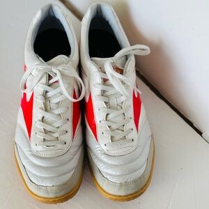 MORELIA, MIZUNO, Professional Model,White and Red Athletic Shoes